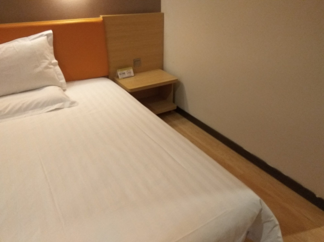 IU酒店(北京西站丽泽商务区六里桥东地铁站店)主图