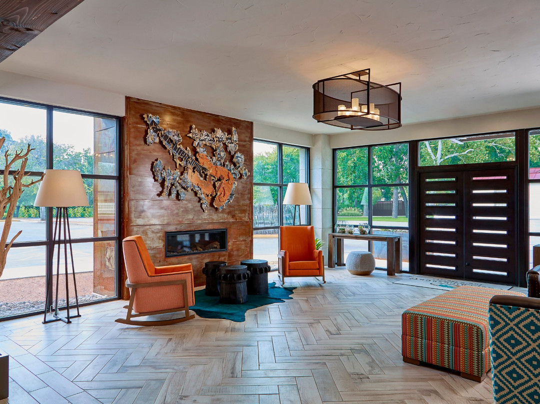 Fredericksburg Inn & Suites