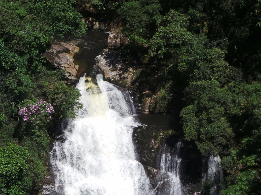Veu de Noiva Waterfall景点图片