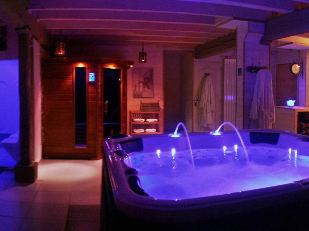 Curemonte酒店住宿-Les Instants Voles chambres jacuzzi privatif