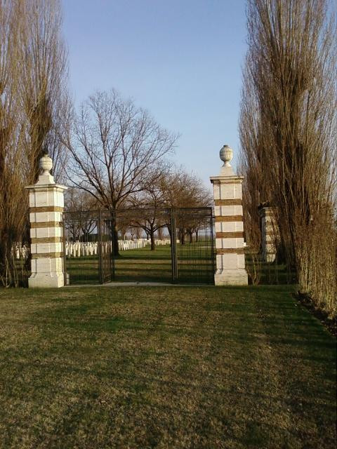 Ravenna War Cemetery景点图片