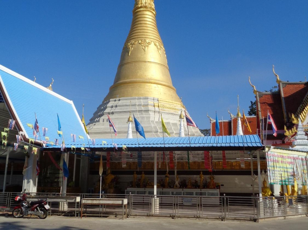 Wat Chumphon Khiri-湄索必去景点