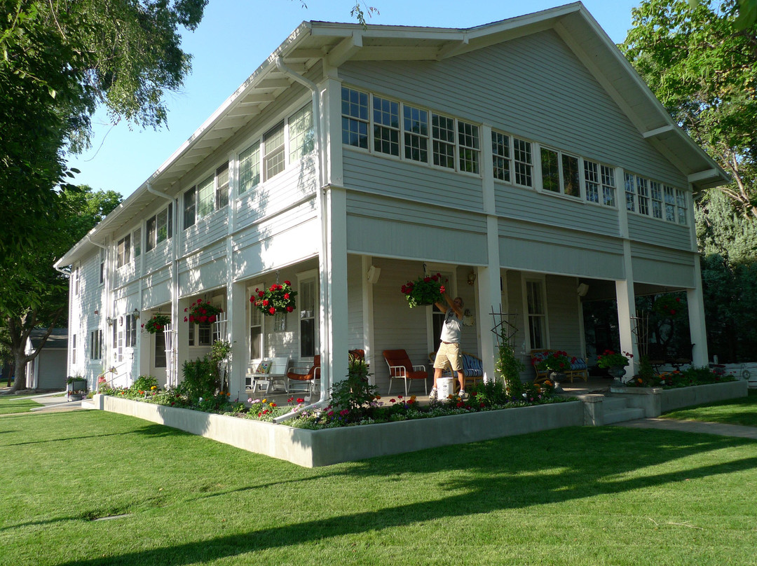 The Balcony House主图