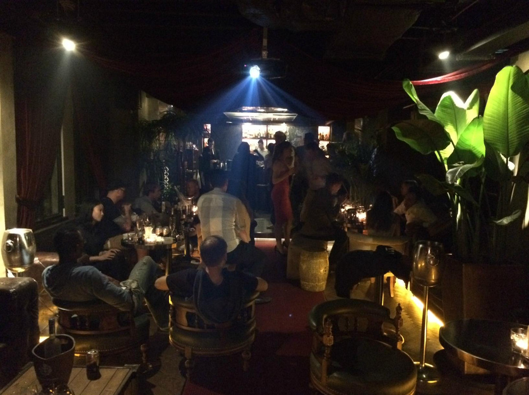 Library Distillery Lounge景点图片