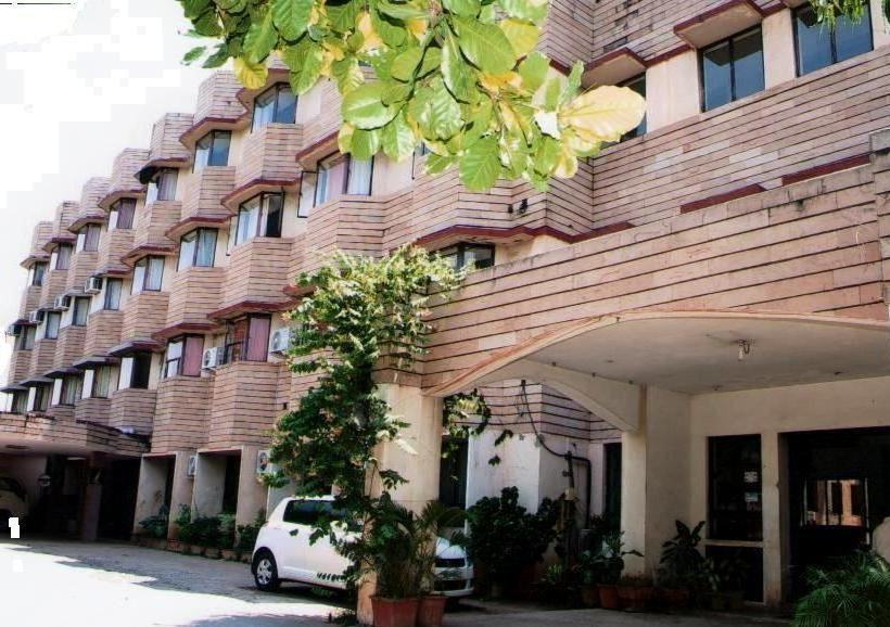 Iroomz Hotel Pawan