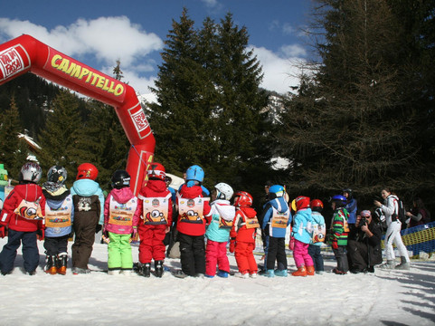 Scuola Italiana Sci e Snowboard Campitello-Campitello di Fassa必去景点
