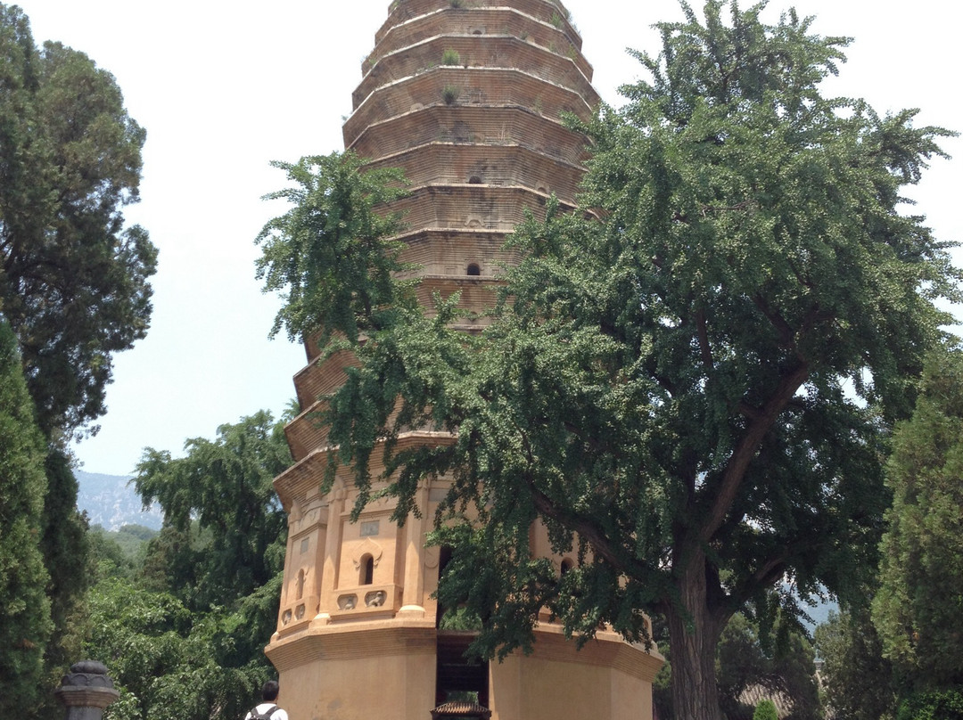 嵩岳寺塔-登封市必去景点