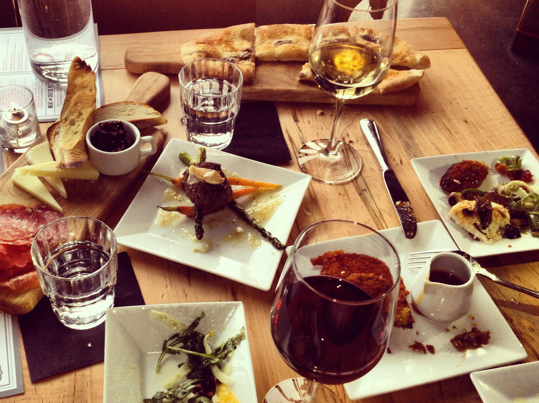 Gia: Drink. Eat. Listen