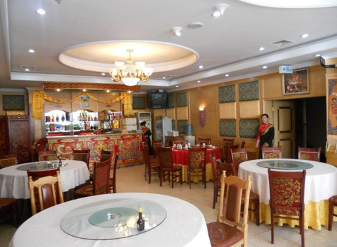 拉萨香巴拉大酒店主图