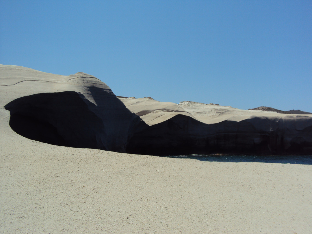 Sarakiniko Beach-米洛斯岛必去景点