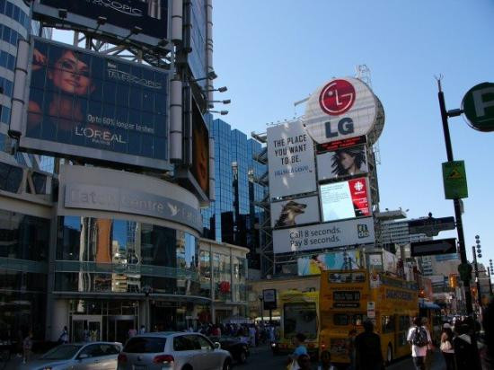 登打士广场-多伦多必去景点