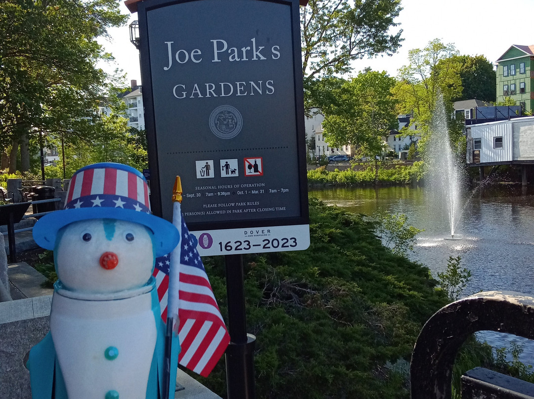 Joe B. Parks Riverwalk Public Garden景点图片
