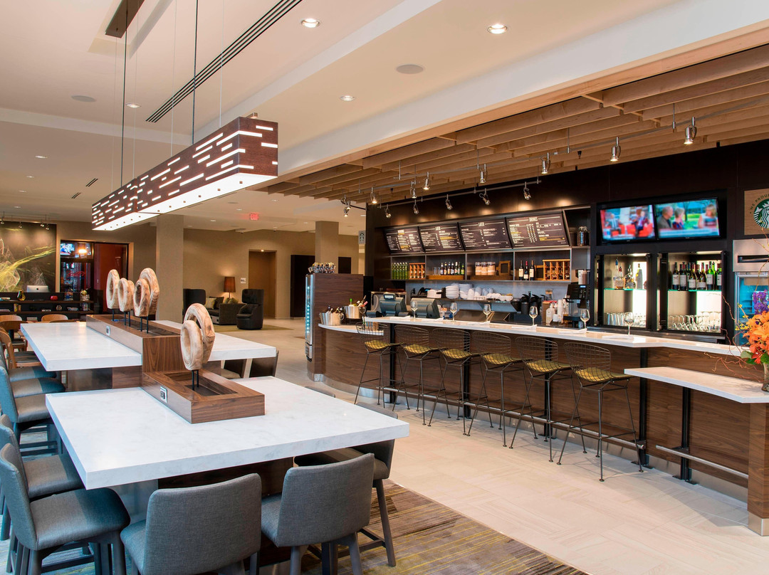 Courtyard by Marriott Holland Downtown主图