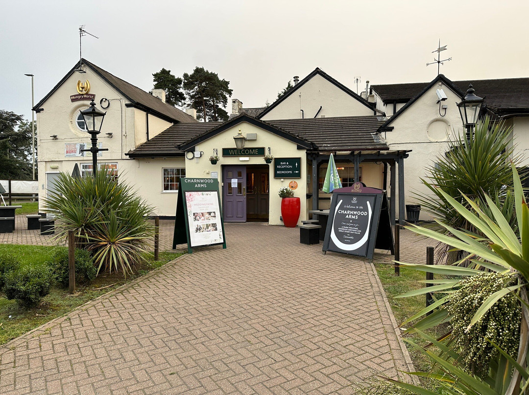 查恩伍德阿姆斯晚安旅店主图