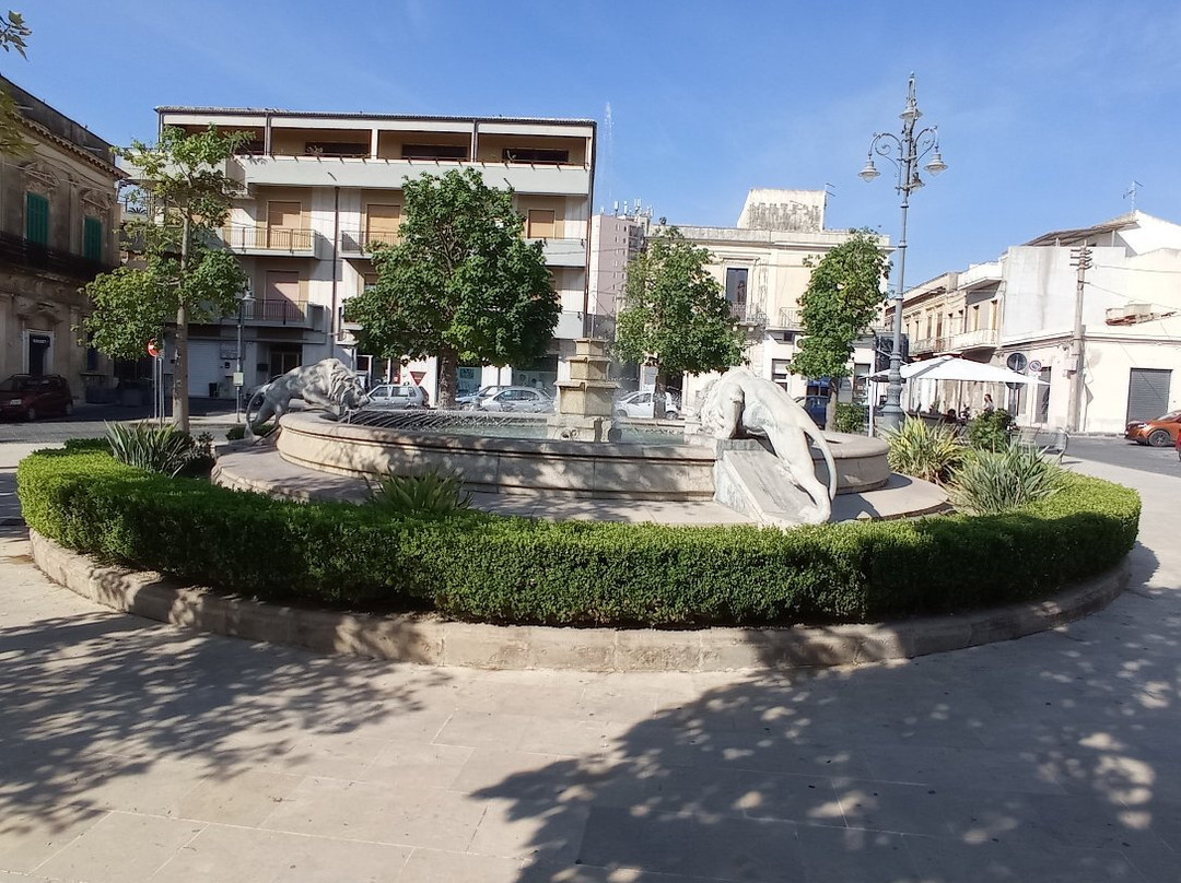 Fontana dei tre Leoni景点图片