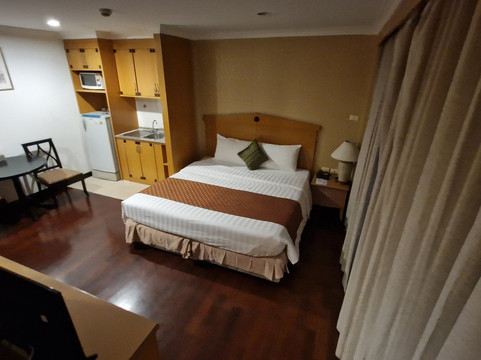 曼谷海军上将套房酒店主图