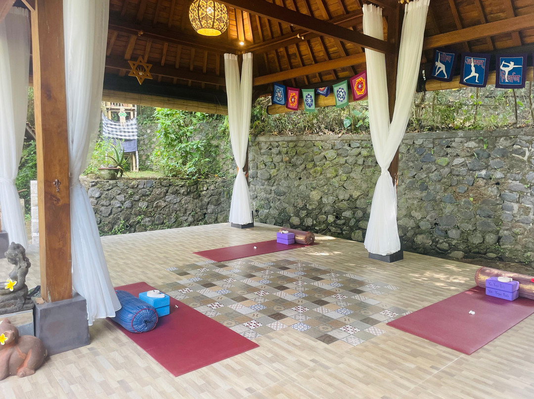 Sidemen Yoga Center景点图片