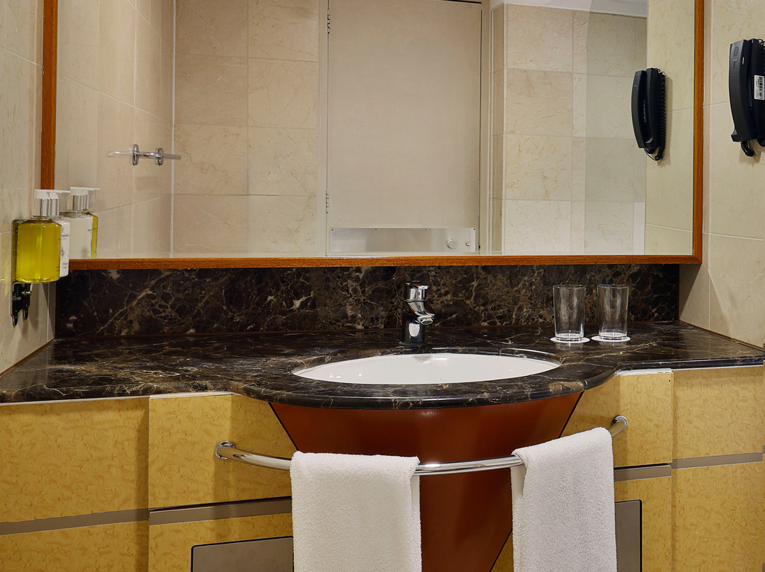 Queen Elizabeth 2主图