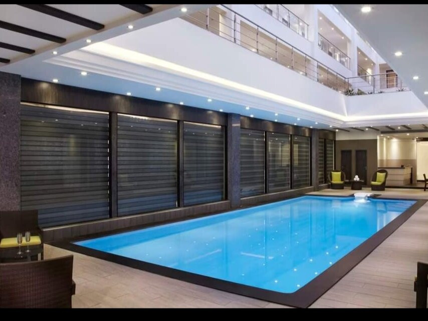 The Radiant Swan主图