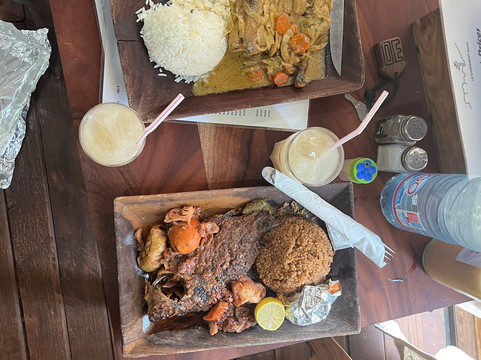 坎配门山林小屋主图