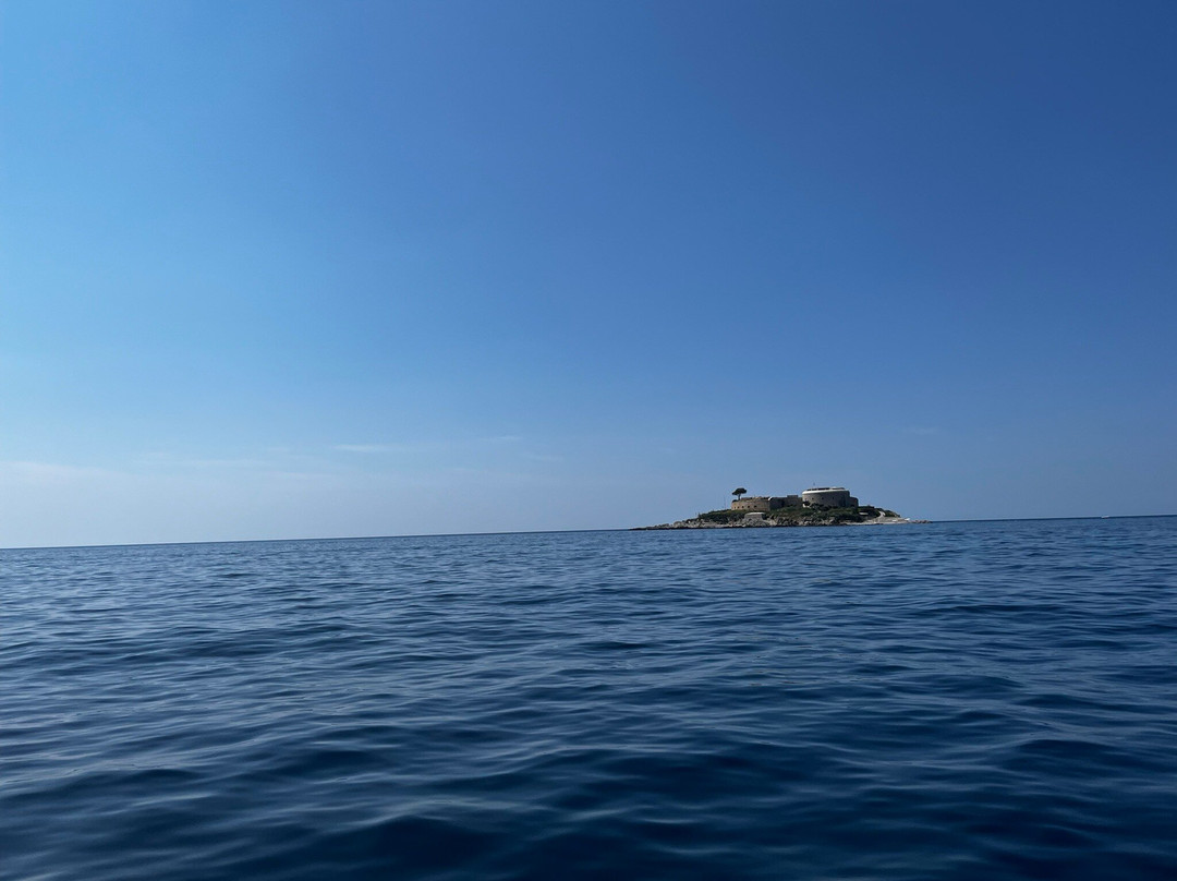Montenegro Wild Boat景点图片