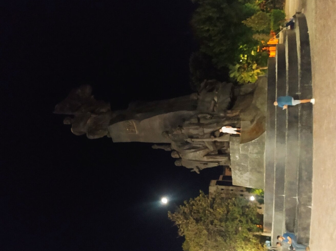 Independence Monument-夫罗勒必去景点