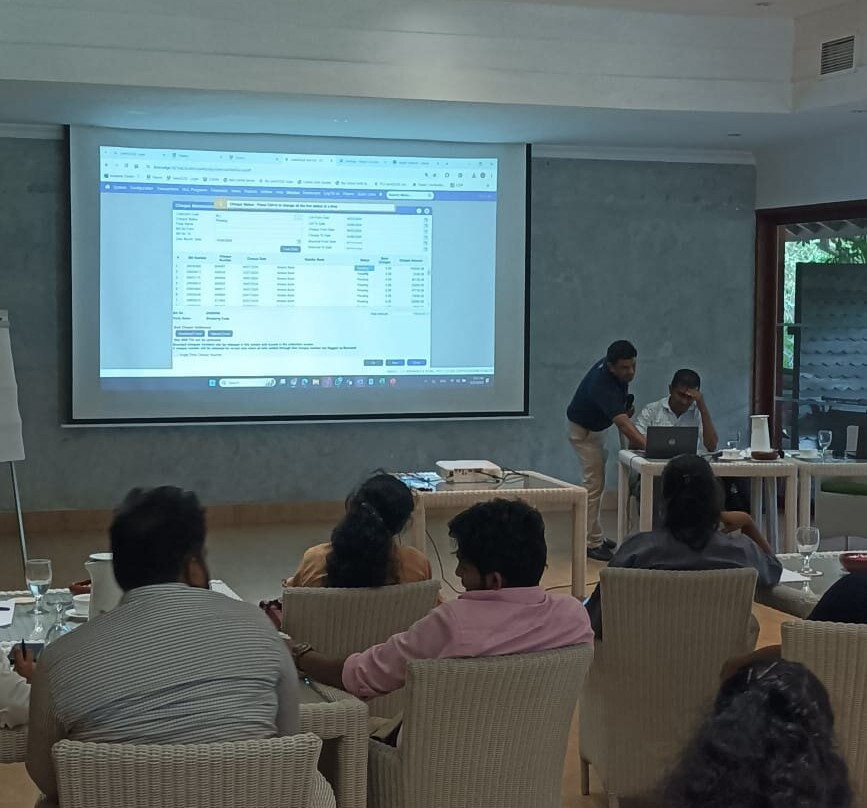 阿玛亚湖酒店主图