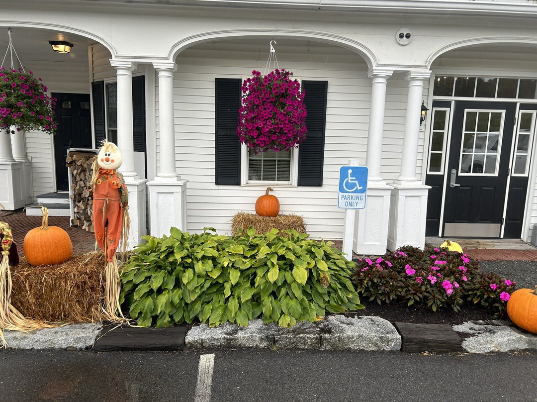 The Lucerne Inn主图