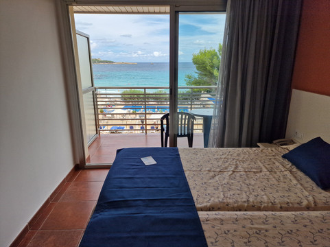 纳弗拉娜酒店主图