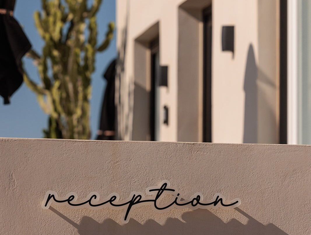 Eden Beachfront Residences & Suites主图