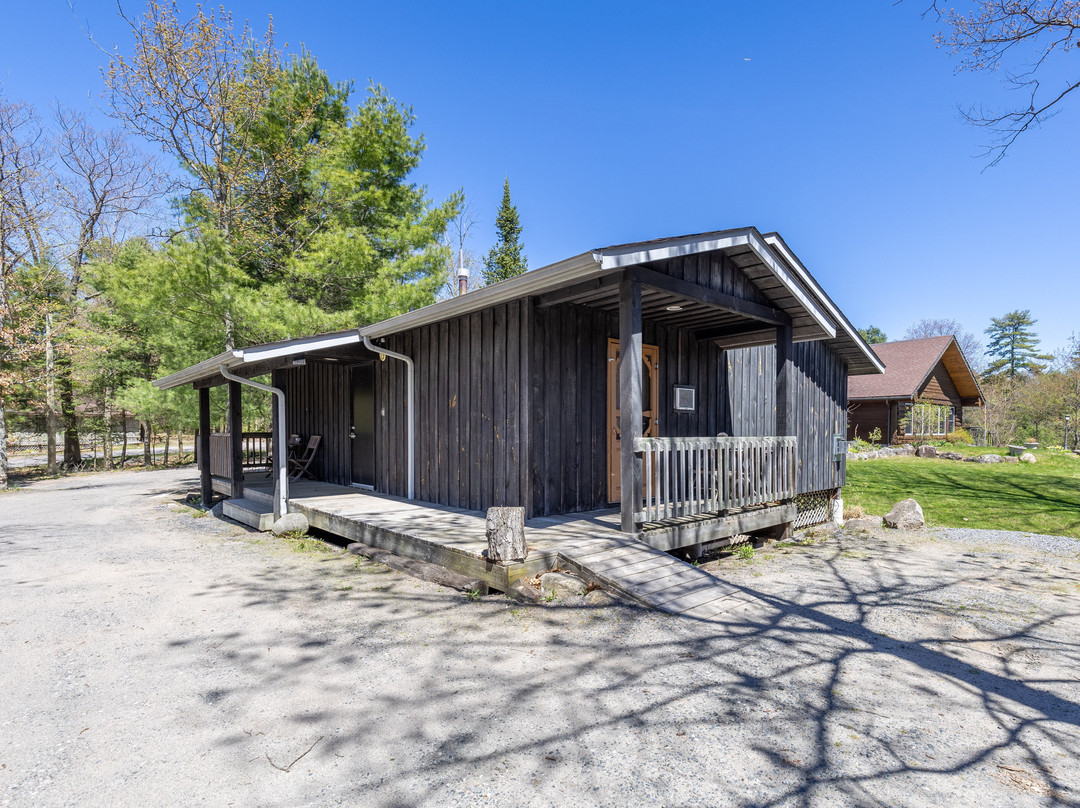 Log Cabin Inn - Accommodations主图