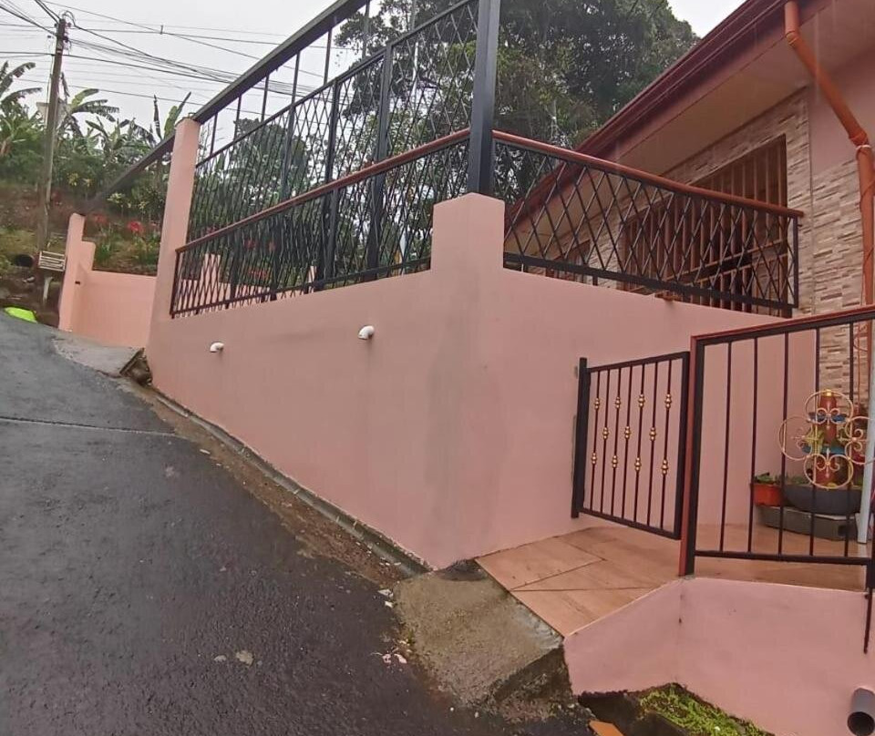 Casa Entre la Naturaleza