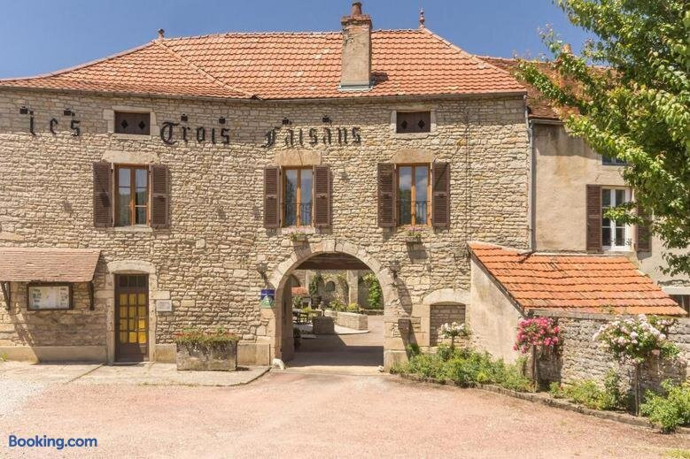 Les Trois Faisans