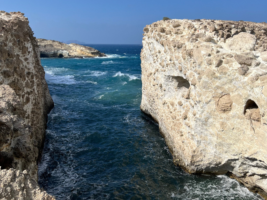 Papafragas Cave-米洛斯岛必去景点