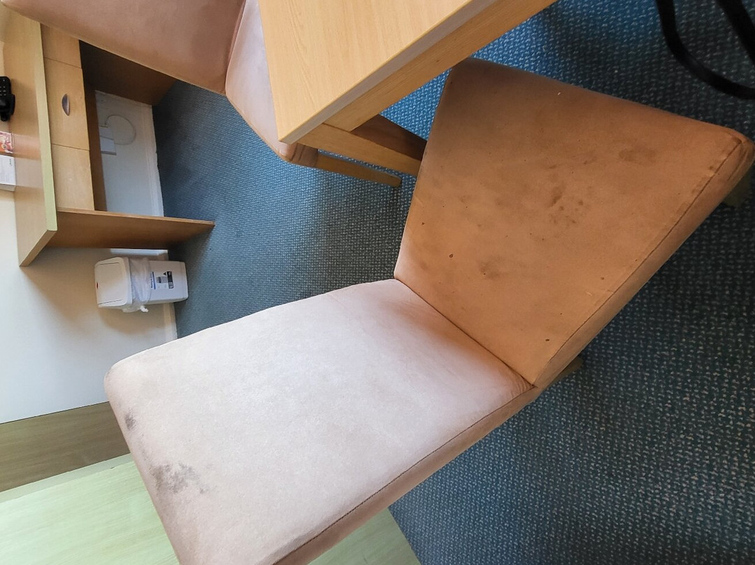 恩瑞斯海滨盛橡套房酒店主图