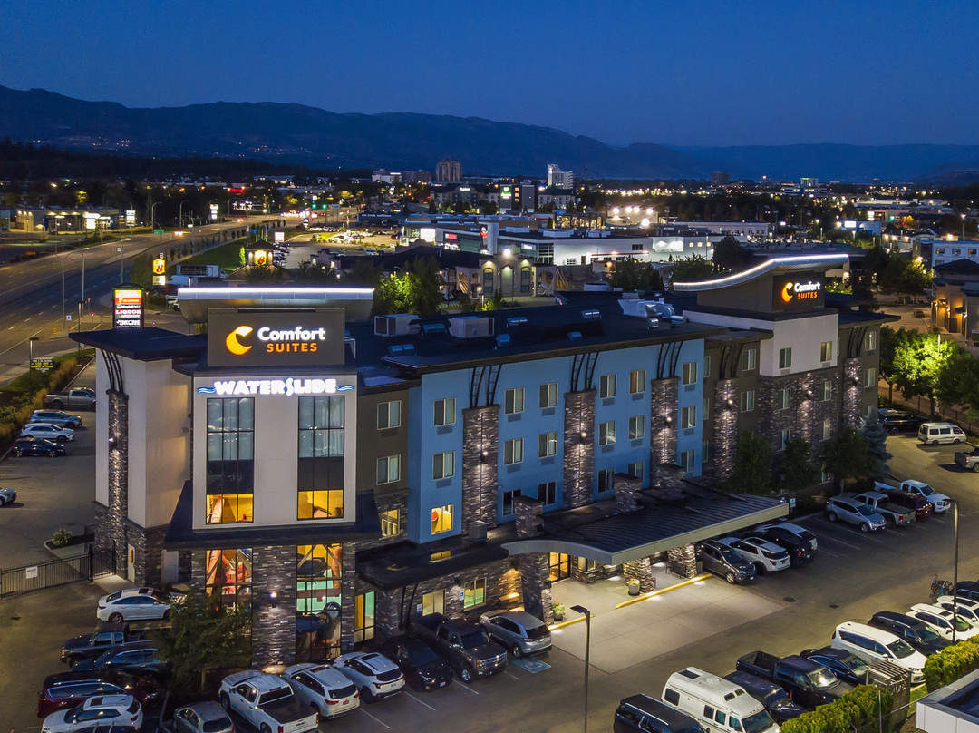 基洛纳舒适套房酒店主图