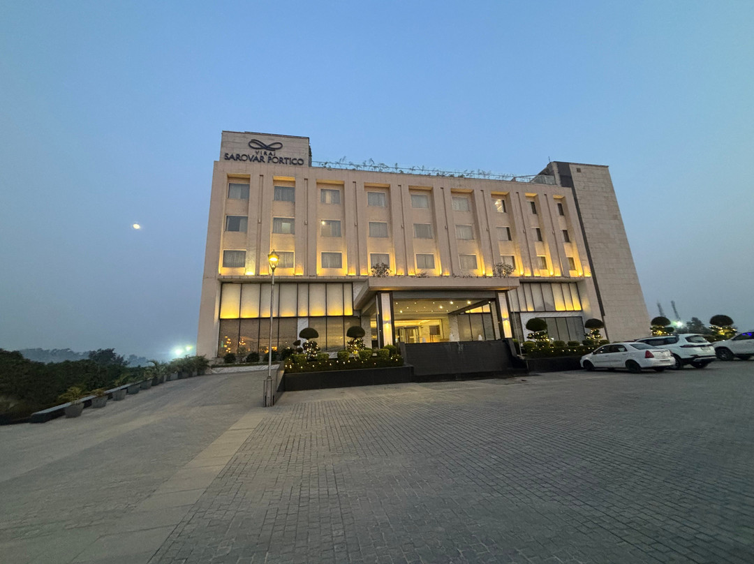 Viraj Sarovar Portico主图