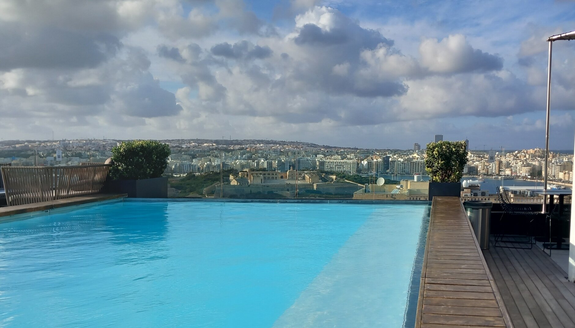 The Embassy Valletta Hotel-泳池