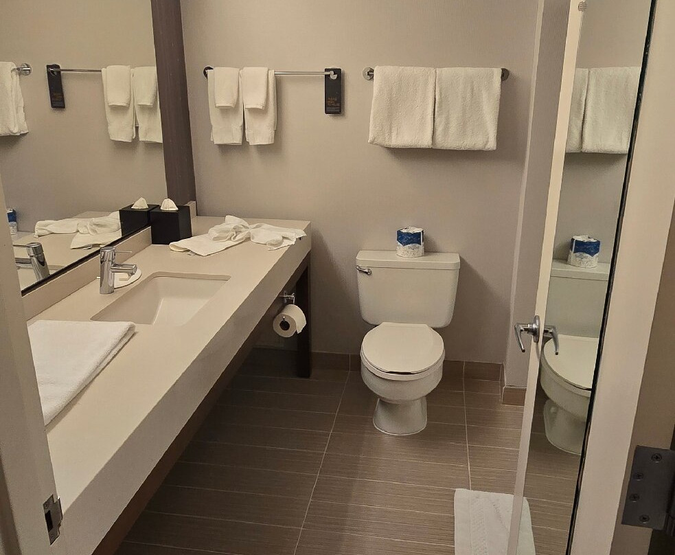 Courtyard by Marriott Alexandria Old Town/Southwest主图