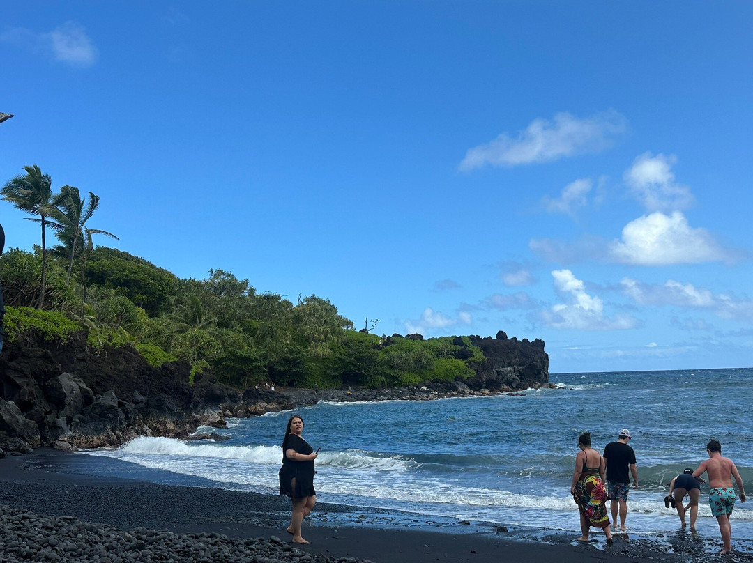 Honokalani Black Sand Beach景点图片