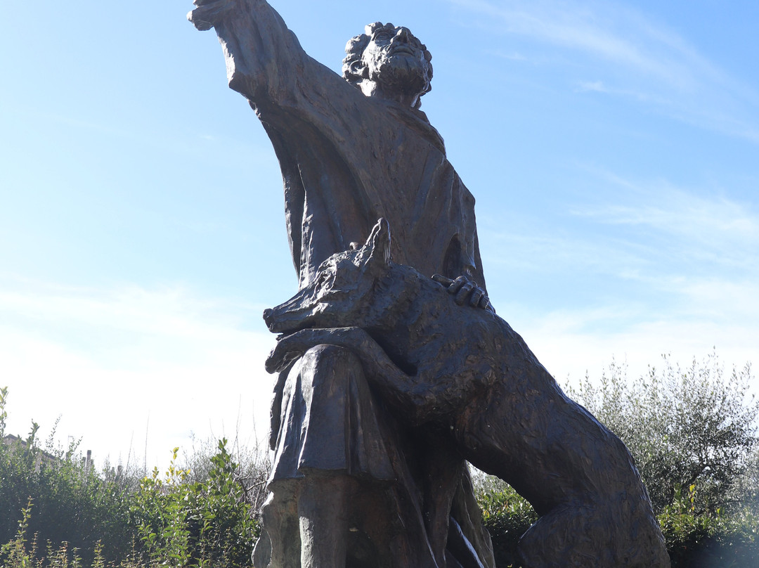 Monumento a San Francesco e il Lupo-古比奥必去景点