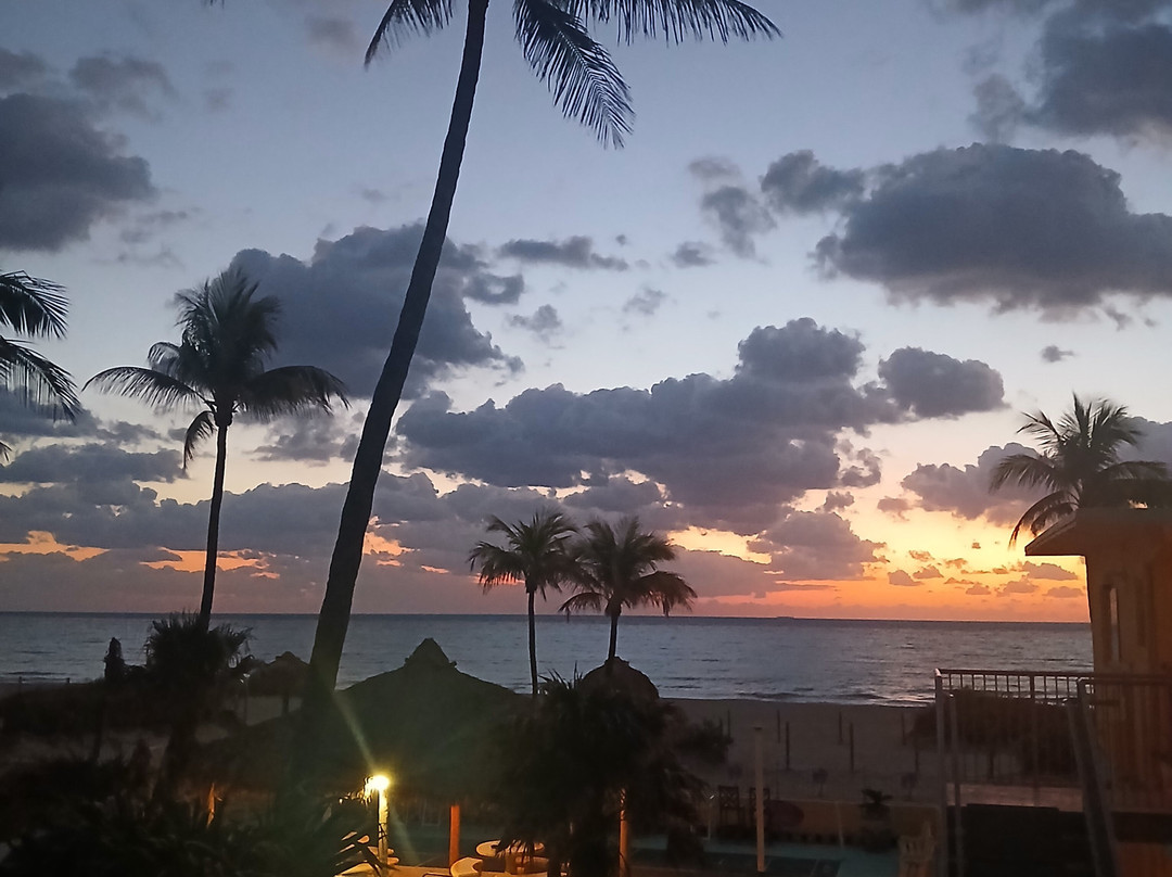 Ebb Tide Oceanfront Resort主图