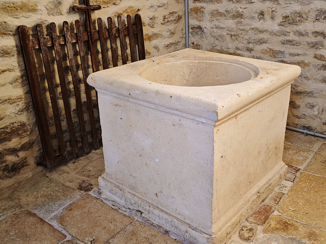 Église Saint-Mathurin de La Benâte景点图片