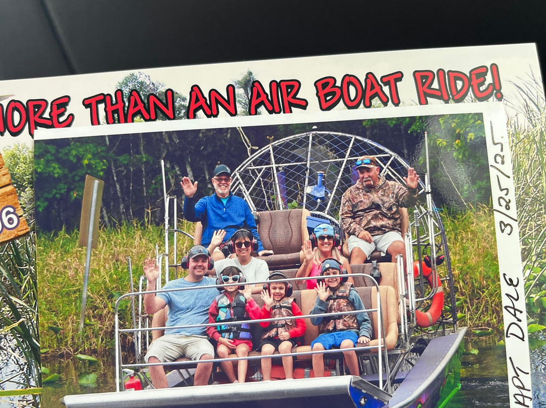 Camp Mack's River Resort Airboat Rides-莱克威尔士必去景点