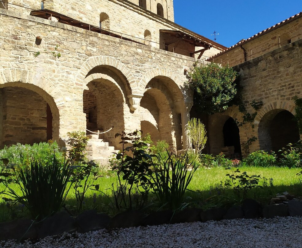 Abadia De Sant Martí Del Canigó景点图片