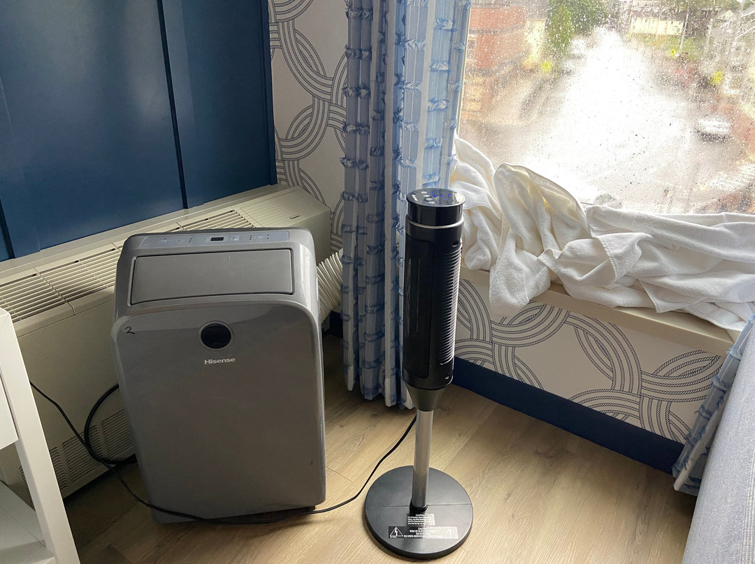 塞勒姆海滨酒店及套房主图