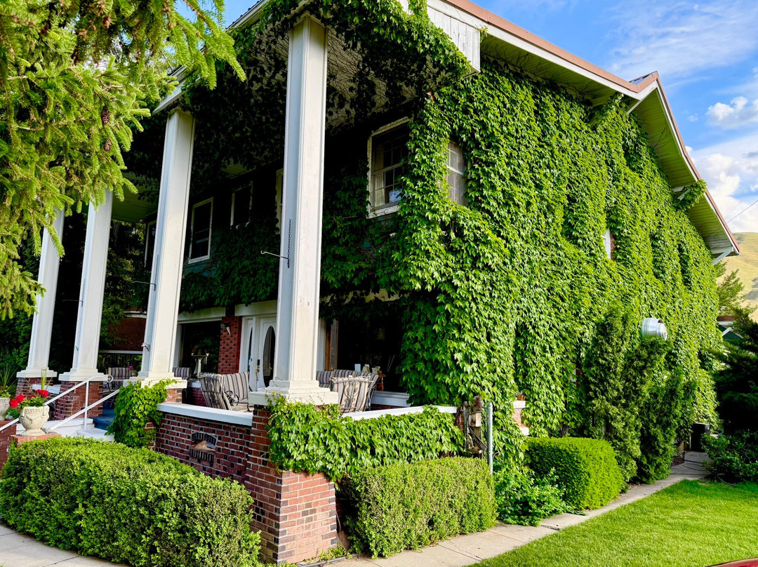 Warm Springs Inn & Winery主图