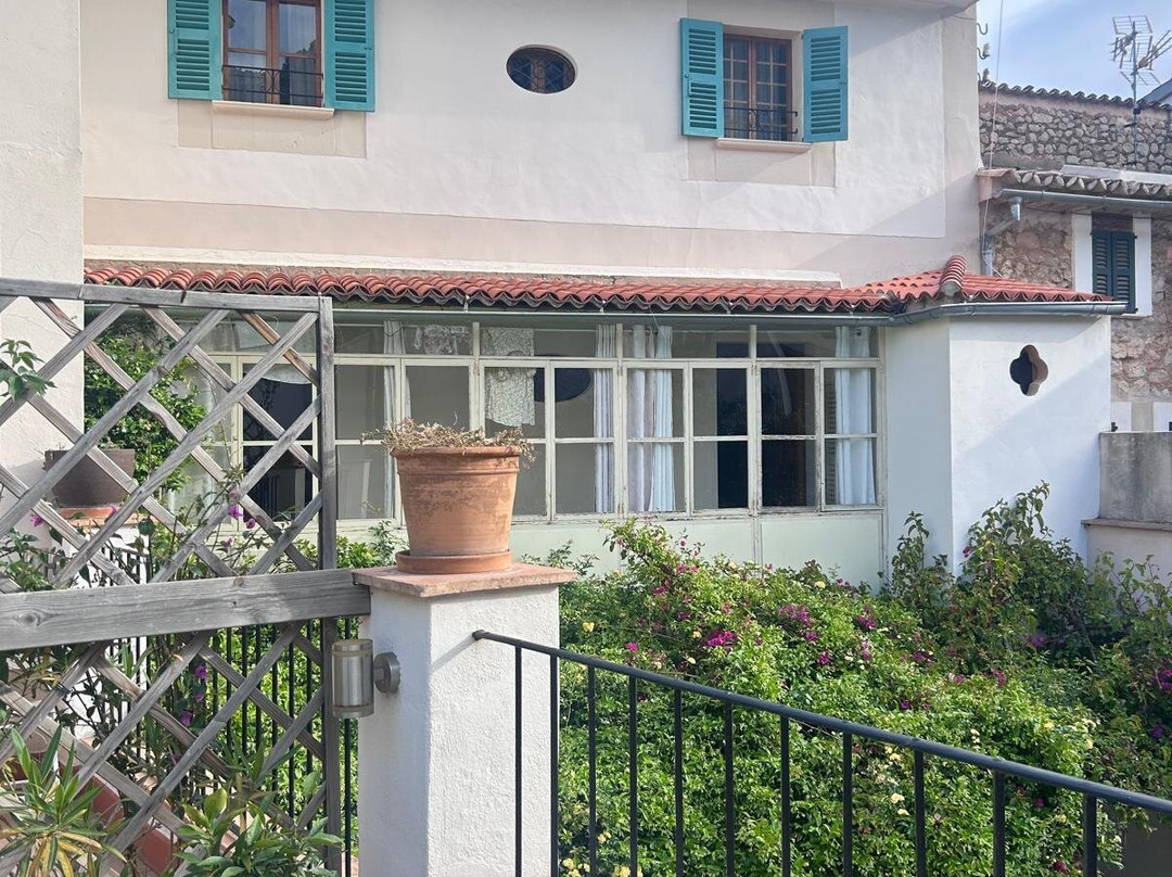 坎四月酒店主图