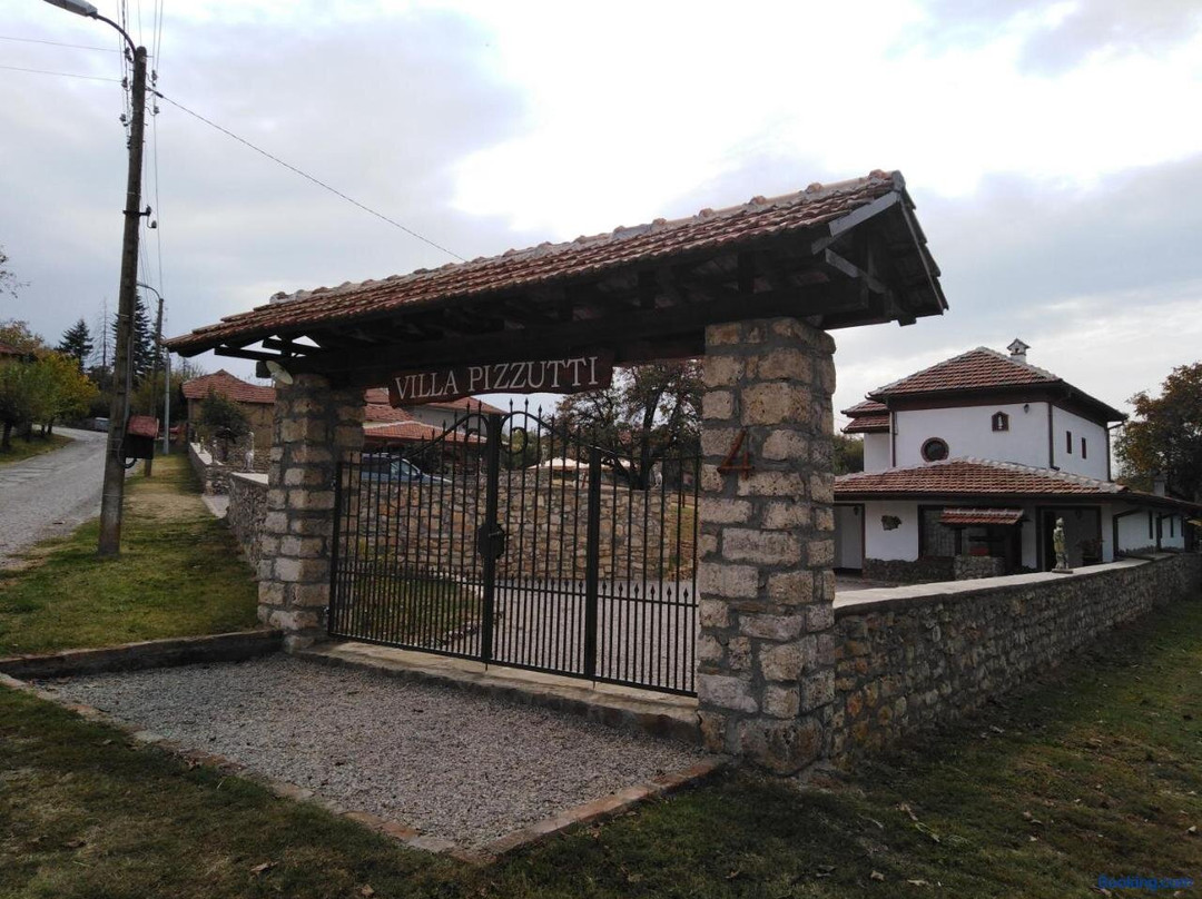 Kushta Za Gosti Pitsuti