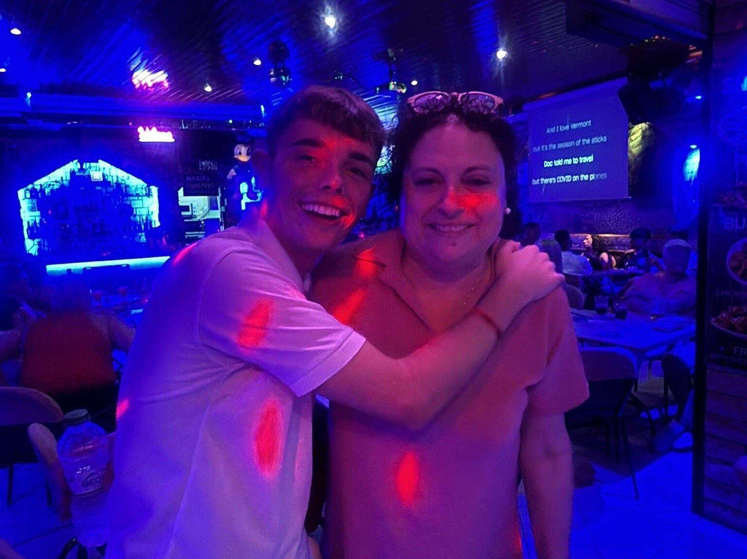 Maria's Famous Karaoke Fun Pub-Kavos必去景点